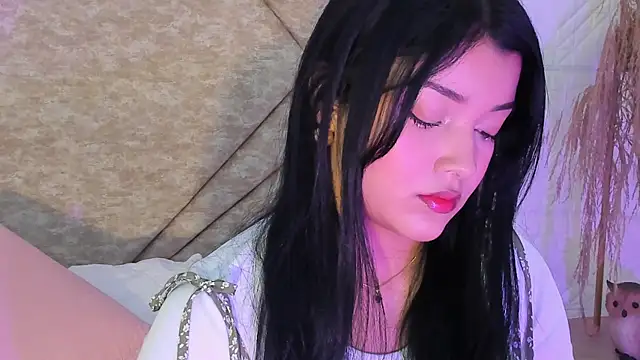 EmmaBlossom online show from January 13, 2026, 2:22 pm