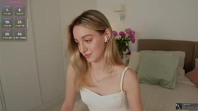 SophieBelll online show from June 12, 2026, 9:19 am