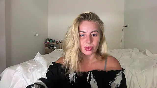 Snapshot of Miravynn chatting on February 7, 2026, 7:50 pm Miravynn online show from February 7, 2026, 7:50 pm