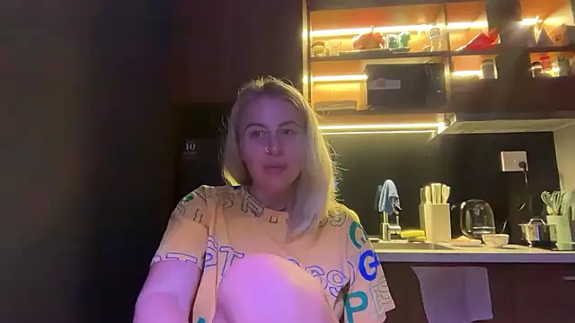 Snapshot of Miravynn chatting on February 20, 2026, 4:51 pm Miravynn online show from February 20, 2026, 4:51 pm