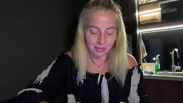 Snapshot of Miravynn chatting on February 24, 2026, 5:22 pm Miravynn online show from February 24, 2026, 5:22 pm