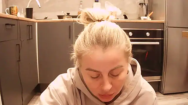 Snapshot of Miravynn chatting on March 29, 2026, 9:26 pm Miravynn online show from March 29, 2026, 9:26 pm