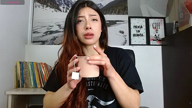 Adrianna5  online show from April 3, 2026, 9:18 am