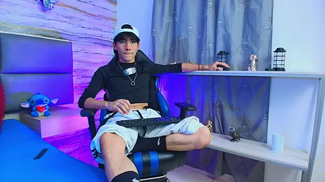 Snapshot of Lovers_21 chatting on October 8, 2025, 4:32 am Lovers 21 online show from October 8, 2025, 4:32 am