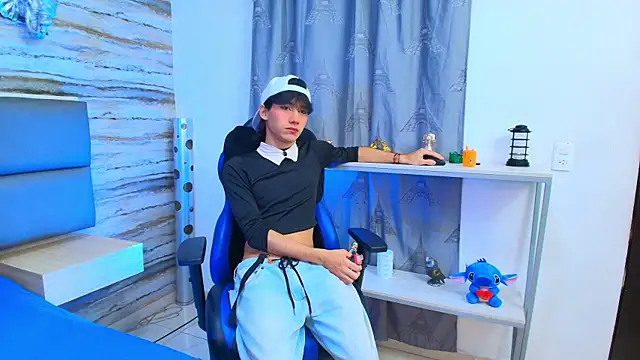 Snapshot of Lovers_21 chatting on October 15, 2025, 9:15 pm Lovers 21 online show from October 15, 2025, 9:15 pm