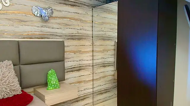 Snapshot of Lovers_21 chatting on November 3, 2025, 12:35 am Lovers 21 online show from November 3, 2025, 12:35 am