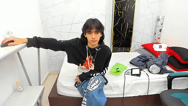 Lovers 21 online show from November 12, 2025, 3:51 am