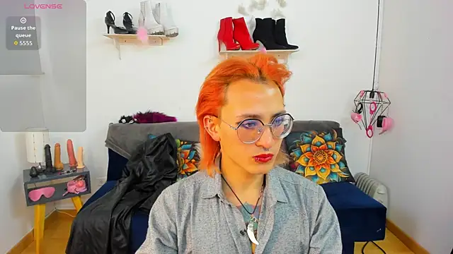 Snapshot of Moon_Fox chatting on November 3, 2025, 8:10 pm Moon Fox online show from November 3, 2025, 8:10 pm