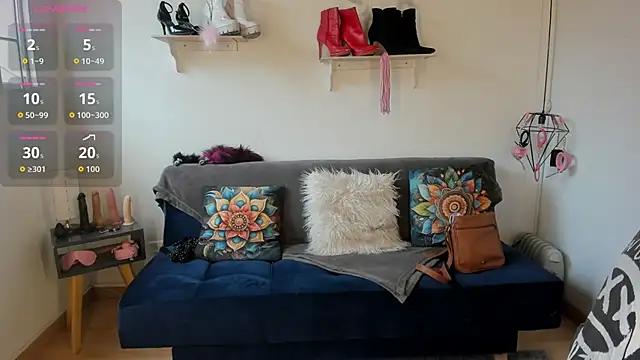 Snapshot of Moon_Fox chatting on November 4, 2025, 8:08 pm Moon Fox online show from November 4, 2025, 8:08 pm