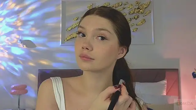 Nicole Broown  online show from November 23, 2025, 9:25 pm