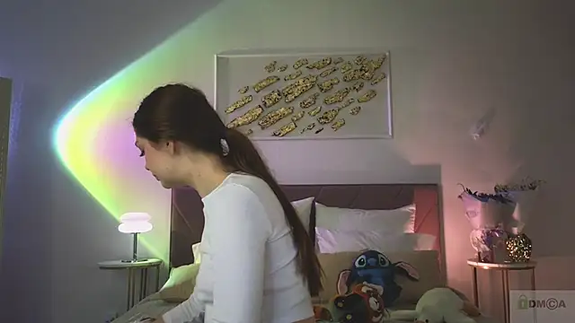 Nicole Broown  online show from November 26, 2025, 9:49 pm