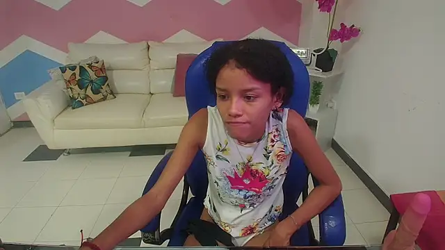 adisson petite1 online show from October 3, 2025, 11:46 pm