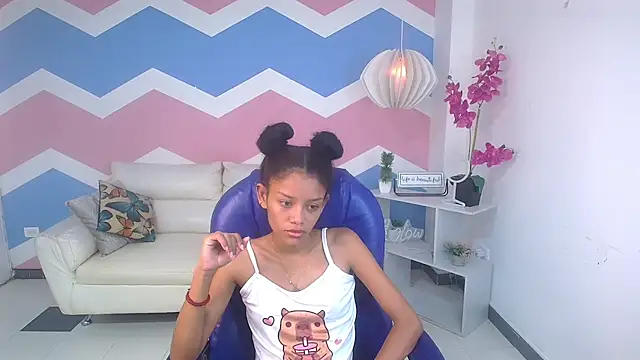 adisson petite1 online show from October 7, 2025, 12:24 pm