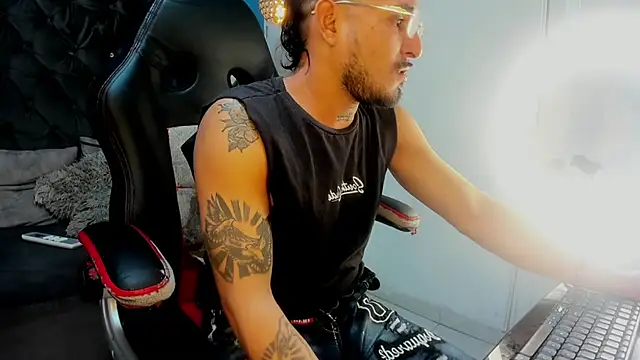 Kevinfox23cms online show from October 30, 2025, 7:54 am