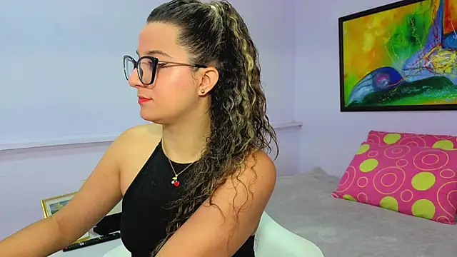 Snapshot of katiaa_lovv chatting on April 17, 2026, 12:19 pm katiaa lovv online show from April 17, 2026, 12:19 pm