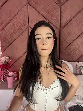 ChloeRosses online show from February 9, 2026, 4:49 am