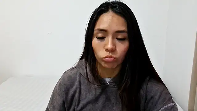 Snapshot of BellaBliss123 chatting on October 3, 2025, 11:02 pm BellaBliss123 online show from October 3, 2025, 11:02 pm