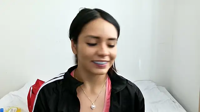 Snapshot of BellaBliss123 chatting on October 11, 2025, 7:23 pm BellaBliss123 online show from October 11, 2025, 7:23 pm