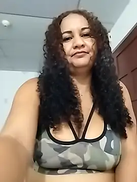 MEYBELLATINA online show from November 14, 2025, 9:24 pm