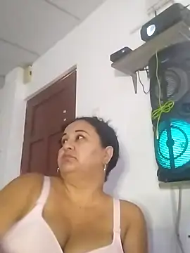 Snapshot of MEYBELLATINA chatting on July 13, 2026, 9:06 pm MEYBELLATINA online show from July 13, 2026, 9:06 pm