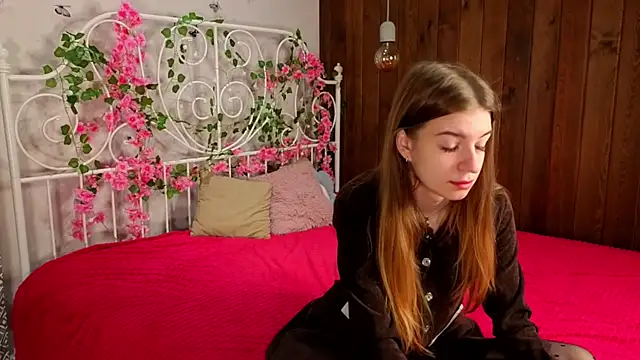 TawanaWalleck online show from October 1, 2025, 9:10 pm