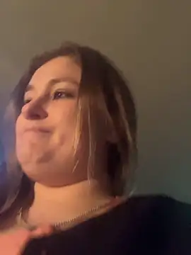 Snapshot of BuzzBunni69 chatting on September 25, 2025, 9:13 am BuzzBunni69 online show from September 25, 2025, 9:13 am