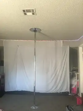 Snapshot of BuzzBunni69 chatting on October 6, 2025, 4:04 pm BuzzBunni69 online show from October 6, 2025, 4:04 pm