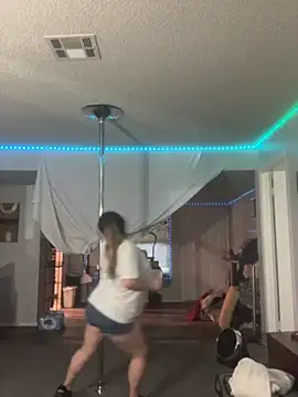 Snapshot of BuzzBunni69 chatting on October 11, 2025, 11:47 pm BuzzBunni69 online show from October 11, 2025, 11:47 pm