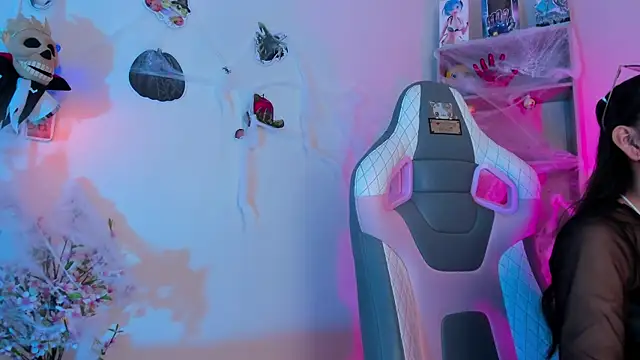 Zoe Skyler online show from October 28, 2025, 3:58 pm