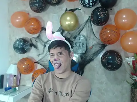 Aaron Foxxx online show from October 27, 2025, 1:26 pm