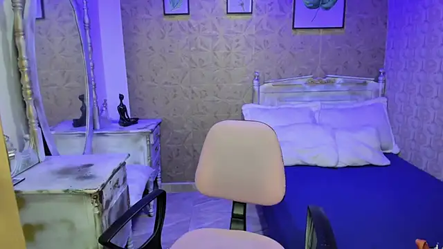 Megane whitte online show from December 21, 2025, 3:02 am