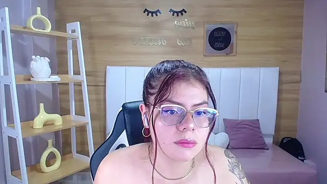 Snapshot of draviana_a_ chatting on October 9, 2025, 3:37 am draviana a online show from October 9, 2025, 3:37 am