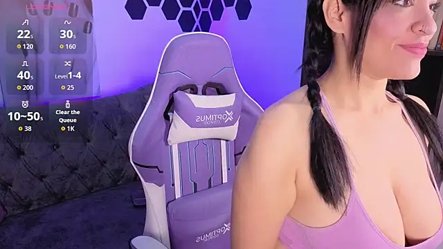 Angelina  Smith online show from November 7, 2025, 8:20 pm