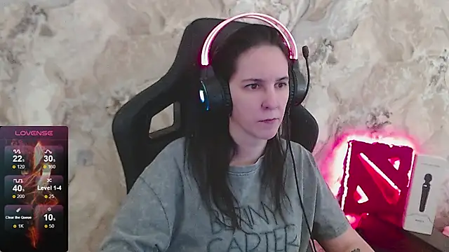 Irwi Tomboy online show from April 14, 2026, 12:22 pm