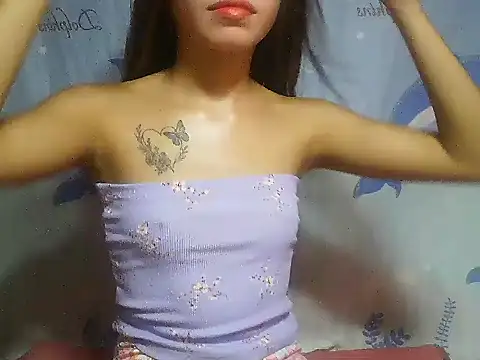 Snapshot of SweetPussie18x chatting on October 28, 2025, 2:04 am SweetPussie18x online show from October 28, 2025, 2:04 am