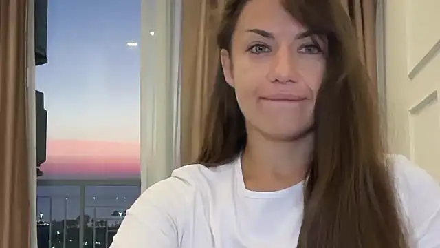 Snapshot of Roriann chatting on February 5, 2026, 11:37 am Roriann online show from February 5, 2026, 11:37 am