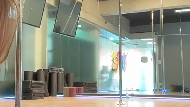 Snapshot of Roriann chatting on February 25, 2026, 10:25 am Roriann online show from February 25, 2026, 10:25 am