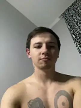 Snapshot of KirilStella chatting on November 3, 2025, 8:32 pm KirilStella online show from November 3, 2025, 8:32 pm