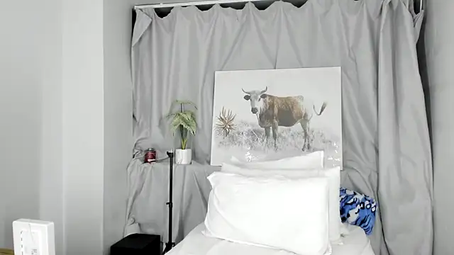 Snapshot of ConnieSmall24 chatting on October 21, 2025, 12:33 am ConnieSmall24 online show from October 21, 2025, 12:33 am