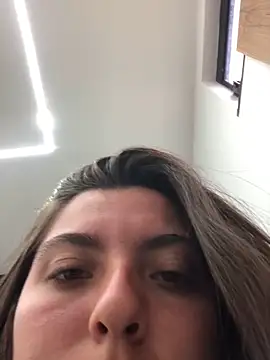 Snapshot of larj021bb chatting on February 10, 2026, 2:32 pm larj021bb online show from February 10, 2026, 2:32 pm