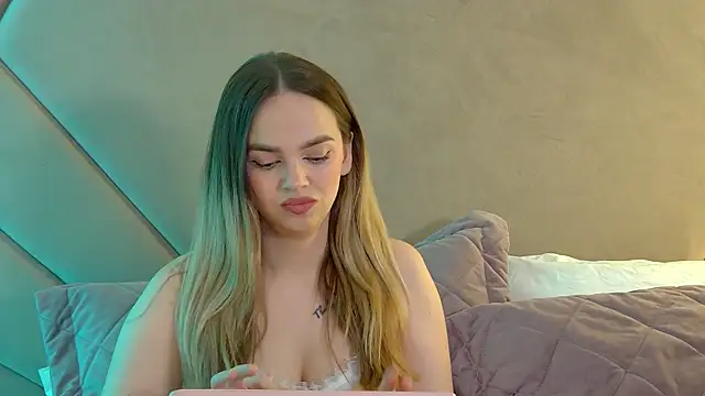 AnitaVenture online show from April 10, 2026, 4:39 am