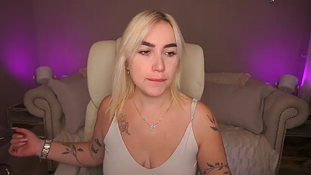 Snapshot of MariellaVi chatting on September 25, 2025, 12:31 pm MariellaVi online show from September 25, 2025, 12:31 pm