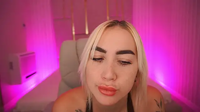 Snapshot of MariellaVi chatting on September 26, 2025, 12:31 pm MariellaVi online show from September 26, 2025, 12:31 pm