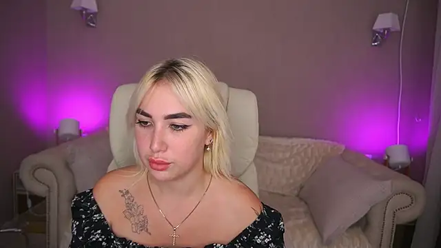 Snapshot of MariellaVi chatting on October 1, 2025, 2:12 pm MariellaVi online show from October 1, 2025, 2:12 pm