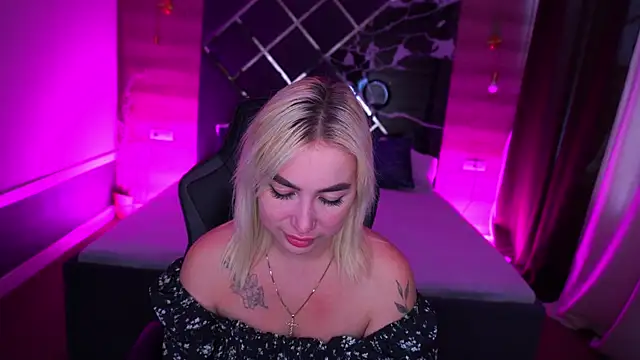 Snapshot of MariellaVi chatting on October 2, 2025, 12:34 pm MariellaVi online show from October 2, 2025, 12:34 pm