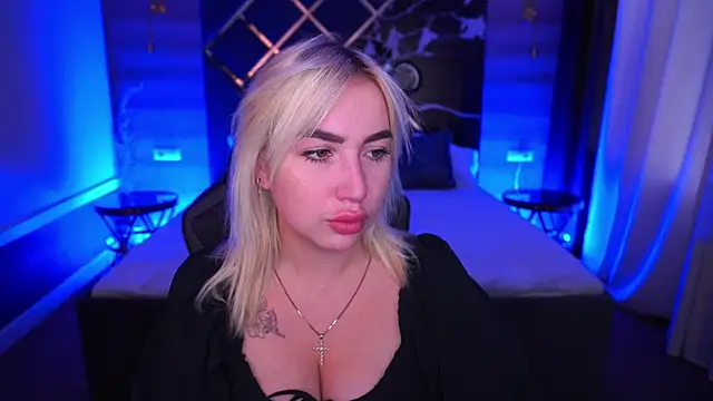 Snapshot of MariellaVi chatting on October 4, 2025, 12:36 pm MariellaVi online show from October 4, 2025, 12:36 pm