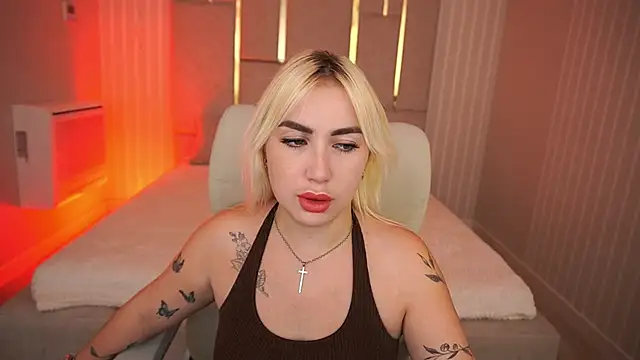 Snapshot of MariellaVi chatting on October 6, 2025, 12:35 pm MariellaVi online show from October 6, 2025, 12:35 pm