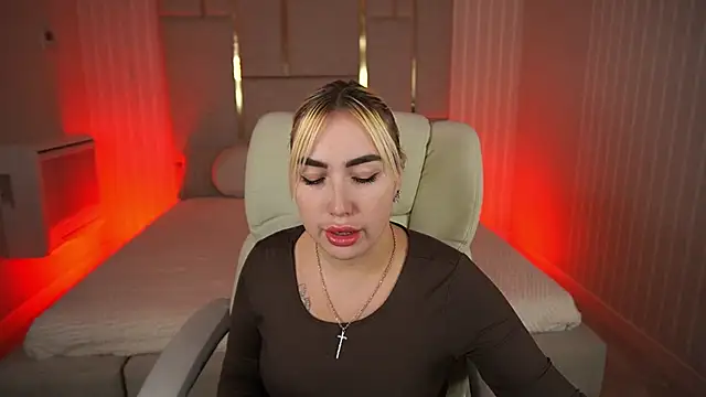 Snapshot of MariellaVi chatting on October 11, 2025, 12:36 pm MariellaVi online show from October 11, 2025, 12:36 pm