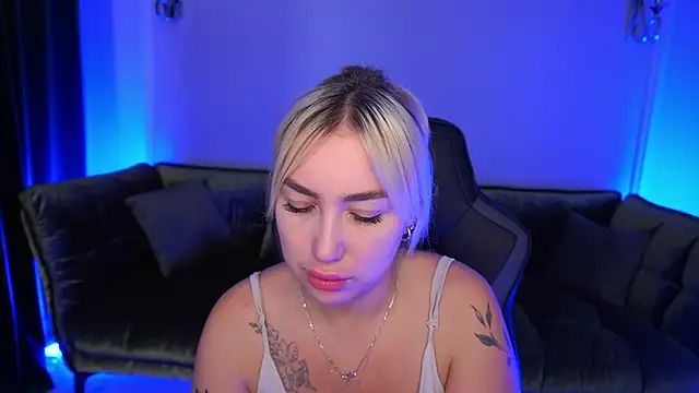 Snapshot of MariellaVi chatting on October 27, 2025, 8:46 pm MariellaVi online show from October 27, 2025, 8:46 pm