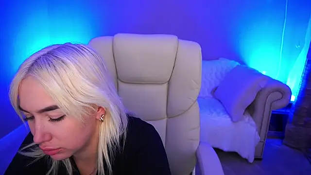 Snapshot of MariellaVi chatting on November 8, 2025, 8:47 am MariellaVi online show from November 8, 2025, 8:47 am